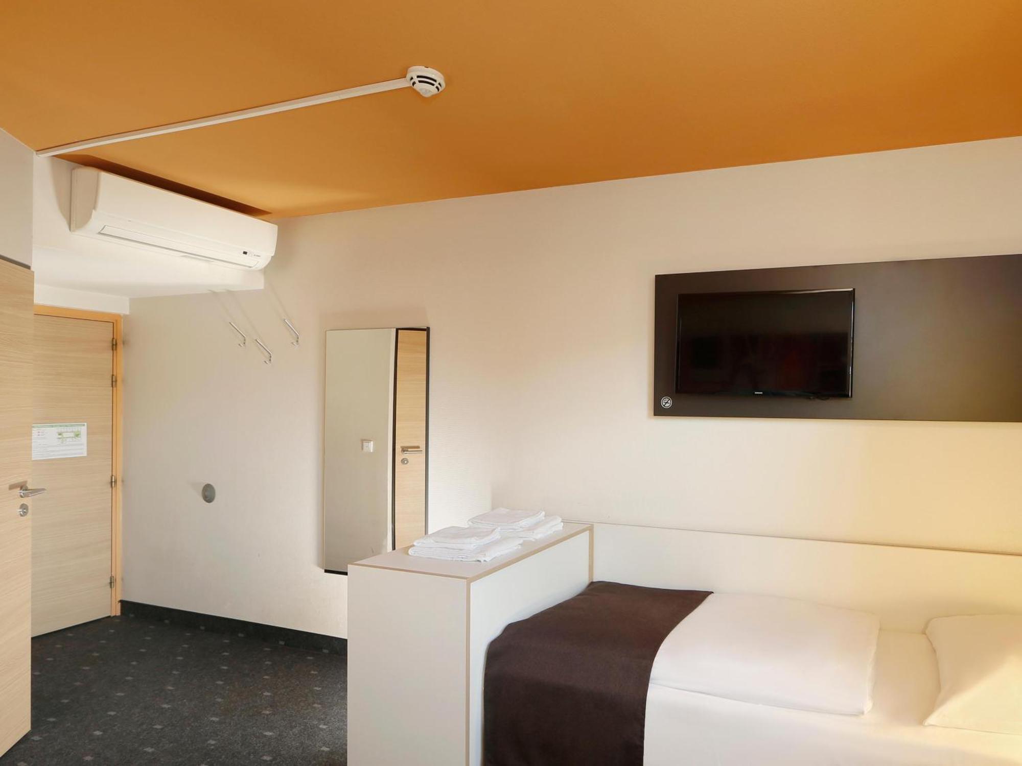 B&B Hotel Berlin Genshagen-Sued Ludwigsfelde Esterno foto